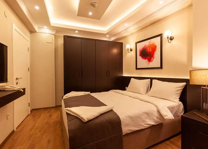 מלון Lilium Luxury